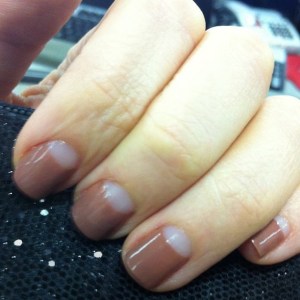 Meia-lua é muito sexy! Essa eu fiz com o chocolate quente Vertebra, da edição limitada Pierre Hardy, de Nars.