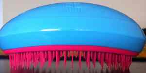 Esses dentinhos de tamanhos diferentes envolvem os fios, sem quebrar!