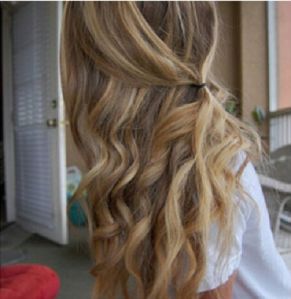 Dá para conseguir fios bem tratados em casa, sim! O segredo é fazer o balanço certo entre máscara e condicionador.