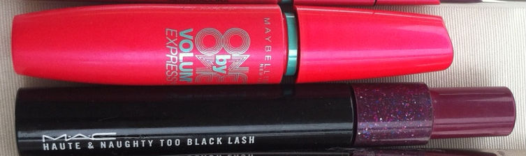 Estas duas aqui dão conta da missa: One By One, de Maybelline e Naughty Black Lash, da M.A.C (o lado menos bojudo)