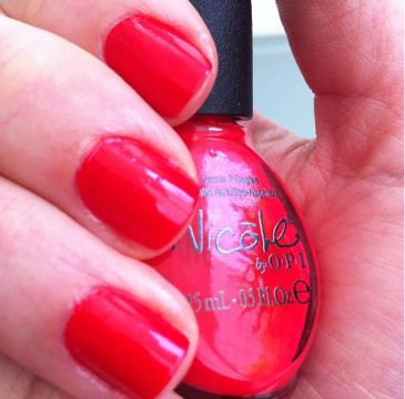 Ele deu cabo desse vermelhão sem manchar ou fazer uma meleira...