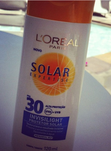 Testado e muuuuito aprovado! Solar Expertise Invisilght FPS 30, da L'Oréal Paris. Leve, sequinho, invisível, previne o envelhecimento... Amei.